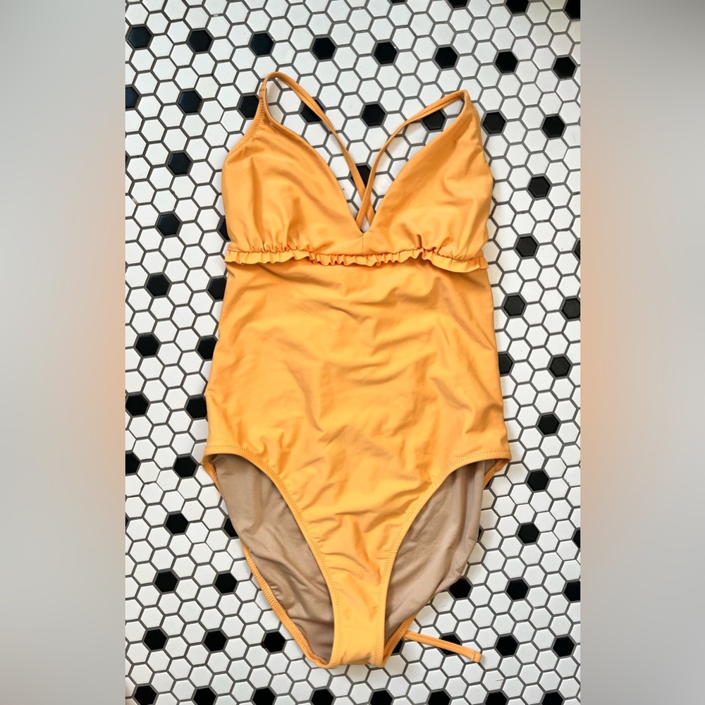 NWT Old Navy Orange Ruffled swimsuit 🍊